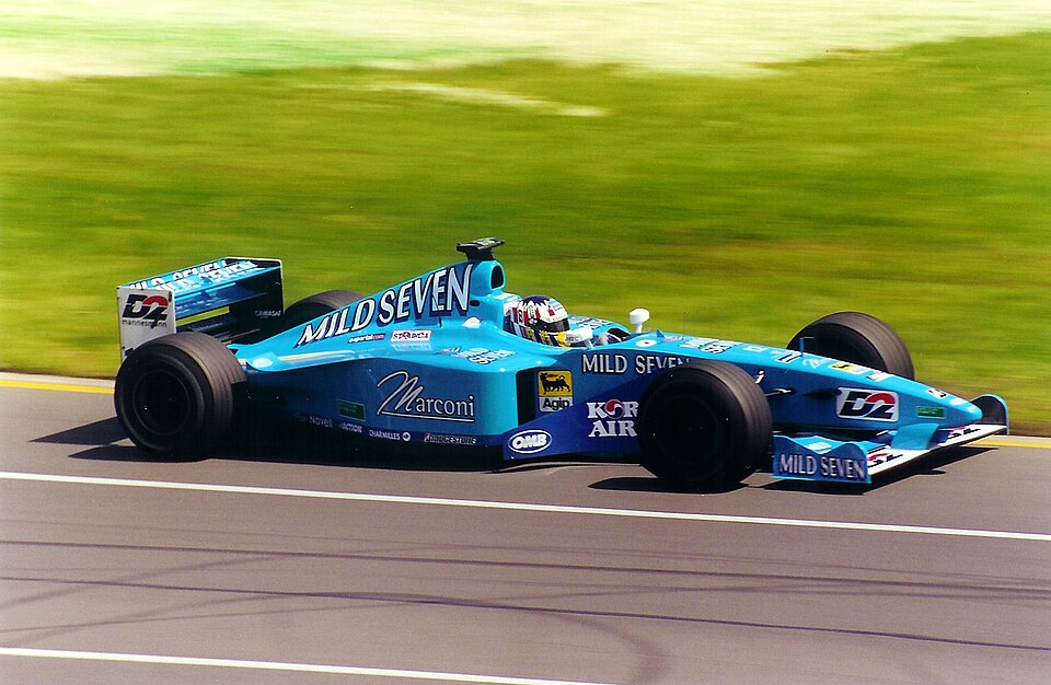 A Benetton B200 at the 2000 Australian Grand Prix; race photograph, not the winning Ferrari