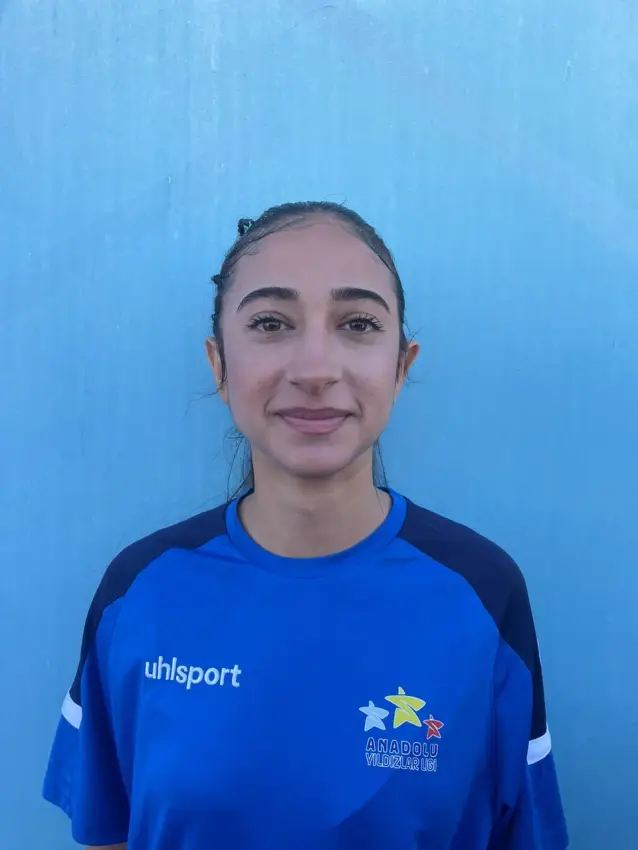 Ela Kavşut — field hockey