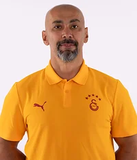 Erkan Özyılmaz — professional portrait
