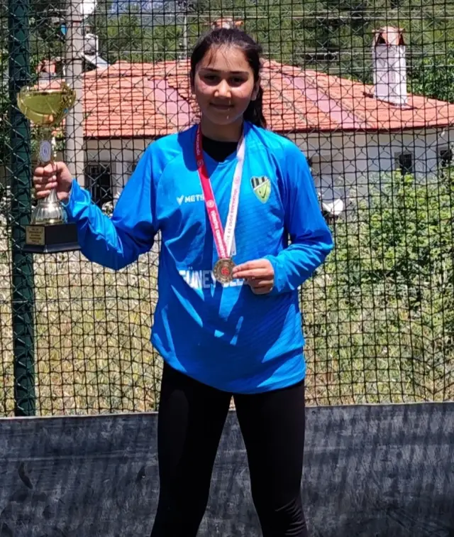 Hayriye Nur Beşenk — field hockey