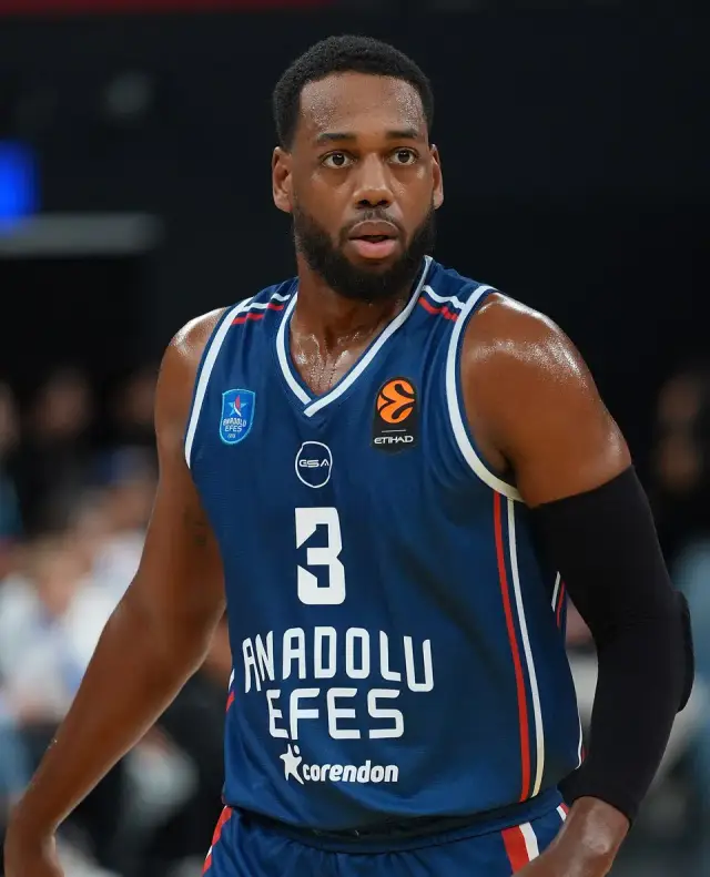 Jordan Loyd — Basketball
