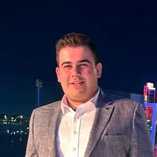 Mete Özgün — Karşıyaka branch-management portrait