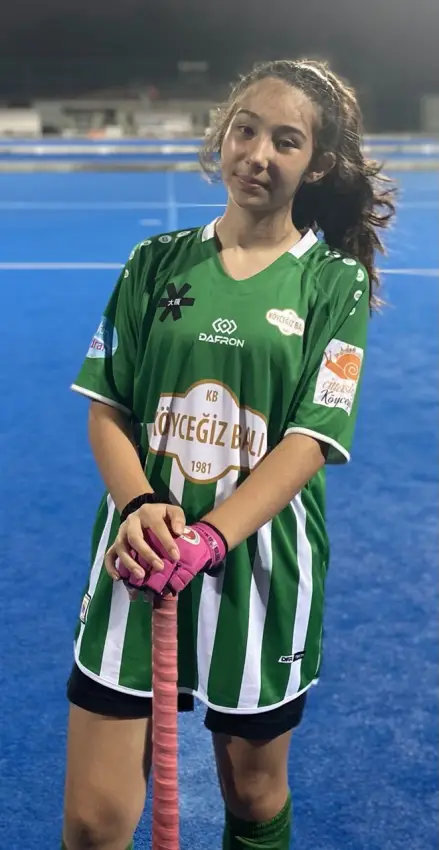 Miray Esmez — hockey