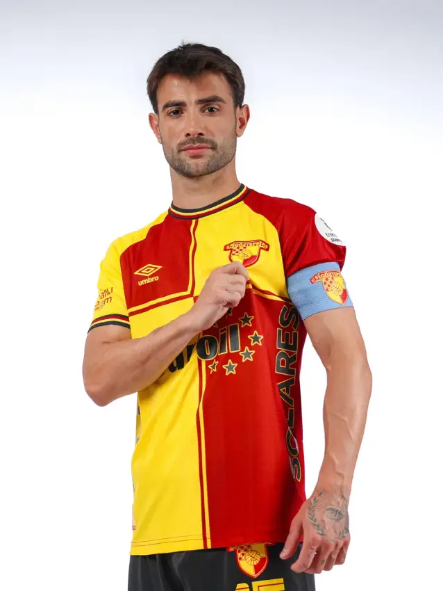 Ogün Bayrak — official Göztepe portrait